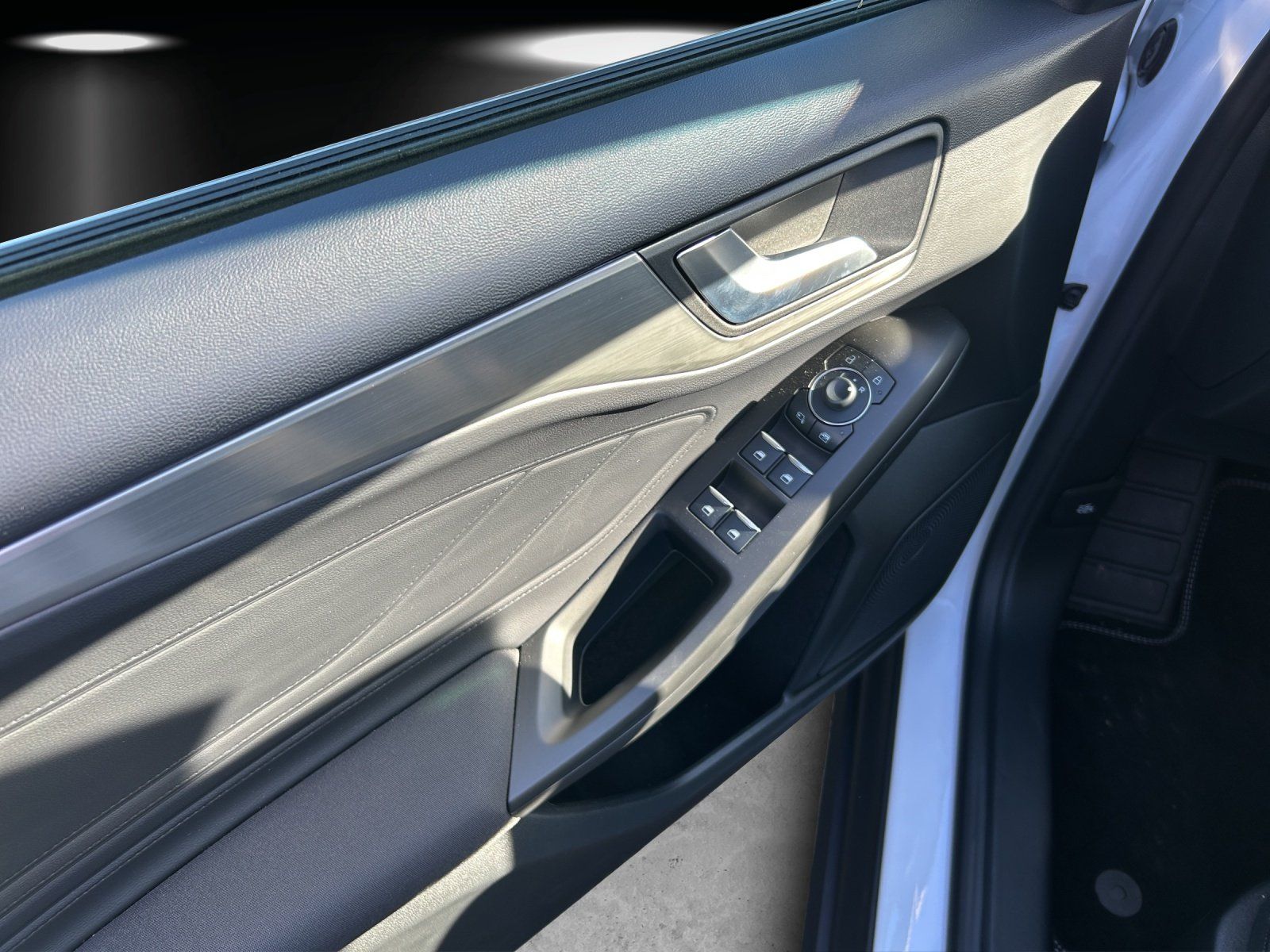 Fahrzeugabbildung Ford Focus Titanium x MHEV LED Schein. B&O Winter Pa.