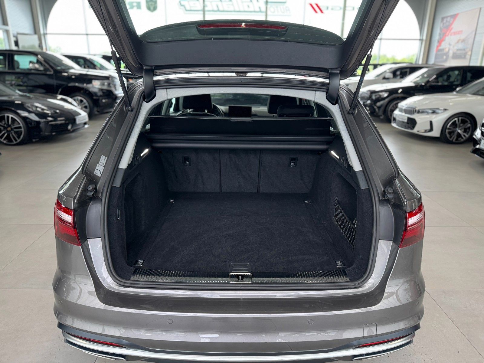 Fahrzeugabbildung Audi A4 Avant 40 2.0 TFSI advanced "Business-Paket"