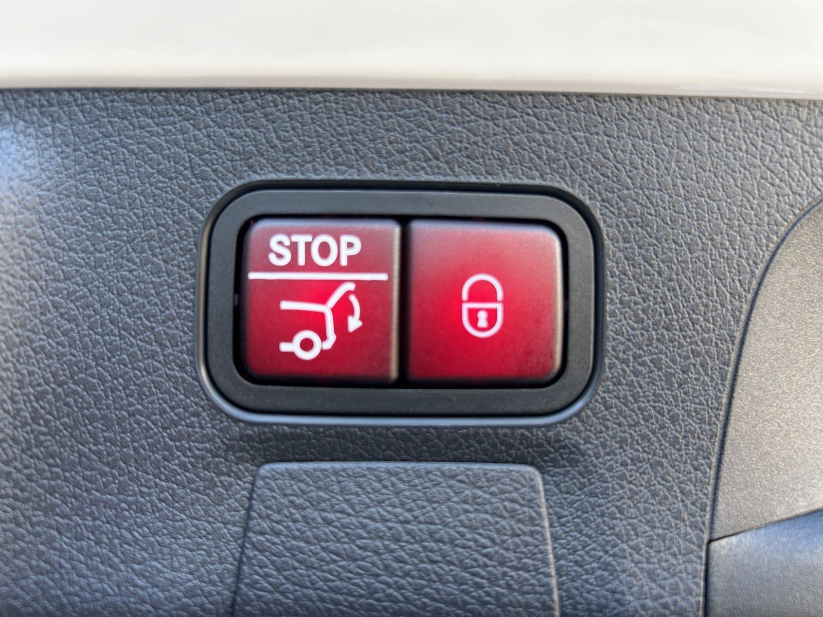 Fahrzeugabbildung Mercedes-Benz CLA 200 d SB Standhz AHK KeyGo MEMORY Multibeam