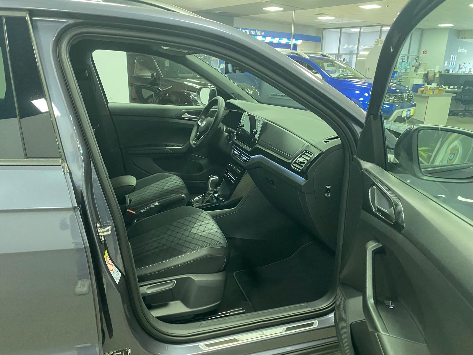 Fahrzeugabbildung Volkswagen T-Cross 1.0 TSI DSG R-Line BLACKSTYLE+MATRIX+AHK