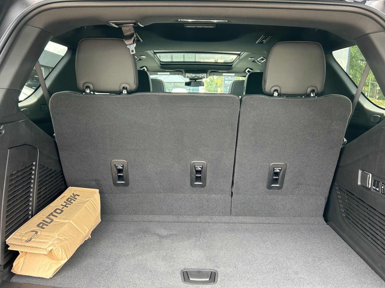 Fahrzeugabbildung Chevrolet Tahoe RST 6.2 MY26 LUFTFAHRWERK/8-SITZER/24"/AHK