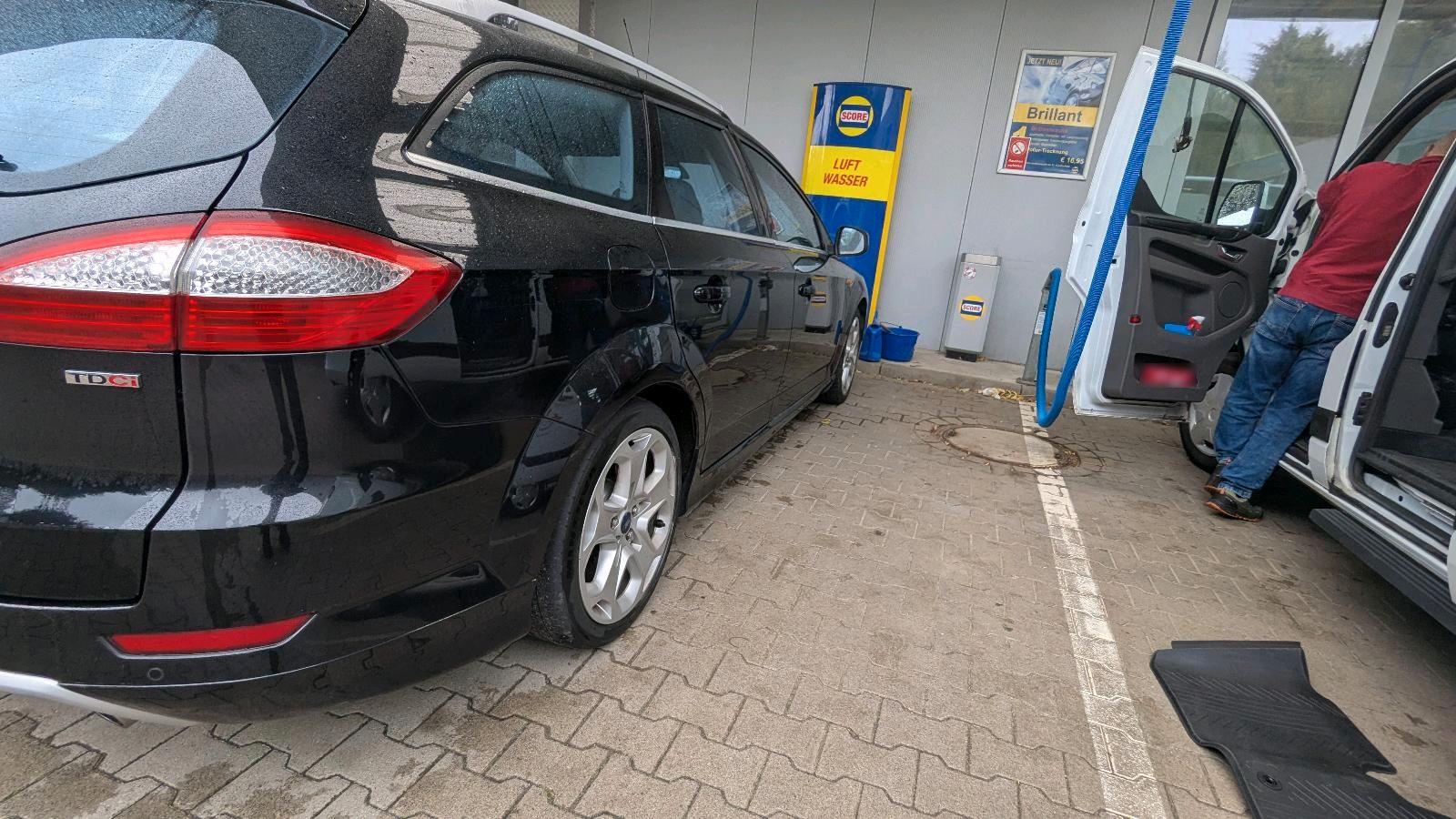 Ford Mondeo 2009 — rear view