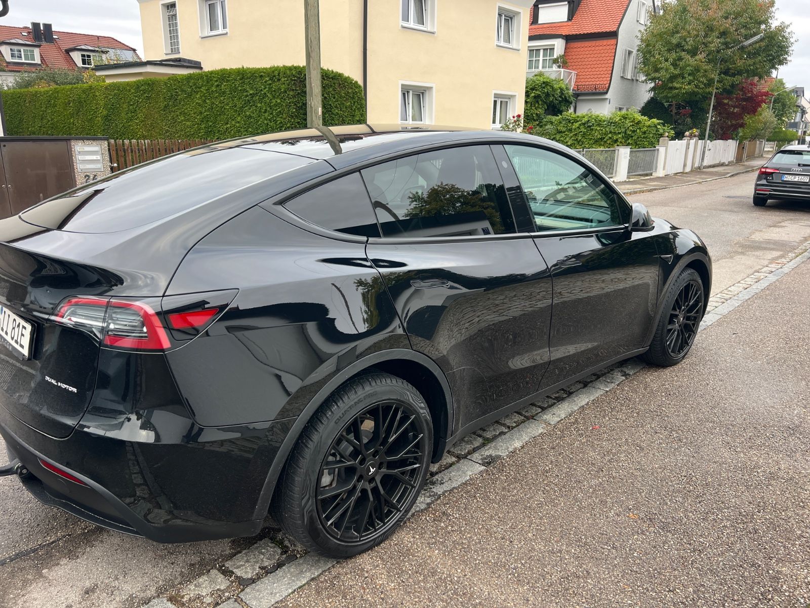 Fahrzeugabbildung Tesla Model Y Long Range Dual Motor Graphit versiegelt