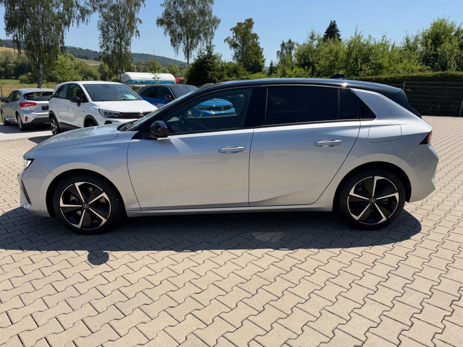 Fahrzeugabbildung Opel Astra 1.6 Hybrid°180 PS°GS Line°Kamera°Leder°LED