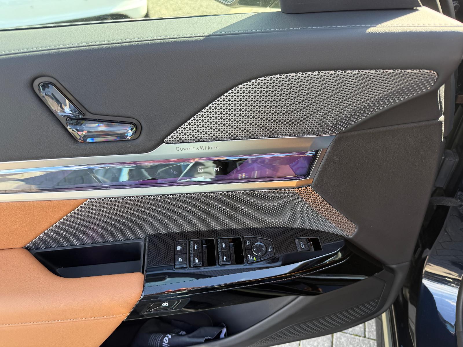 BMW 740d xDrive M Sport Crafted Clarity Sky Lounge