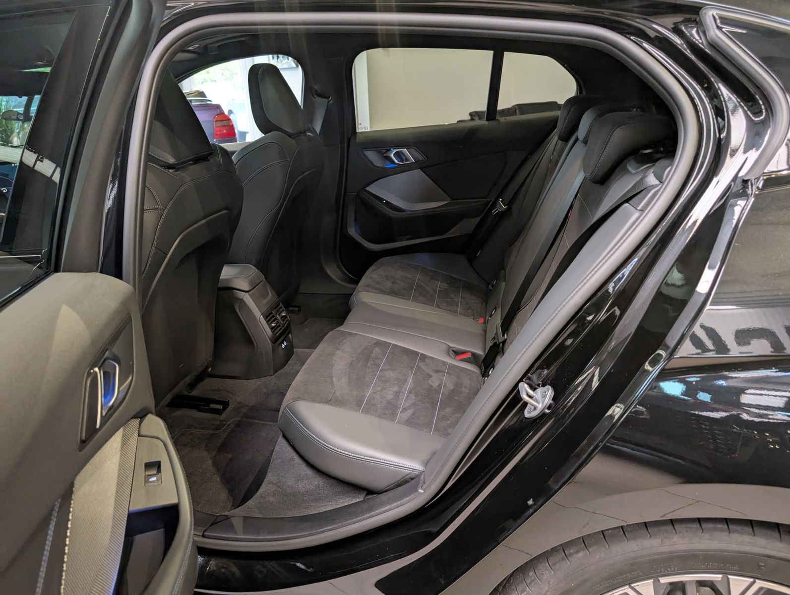 Fahrzeugabbildung BMW 123 i xDrive M-Sport Massag H/K Kamera Pano AHK