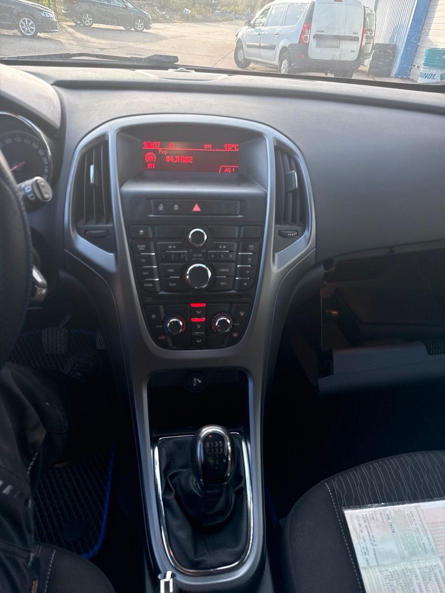 Opel Astra 2014 — photo 8