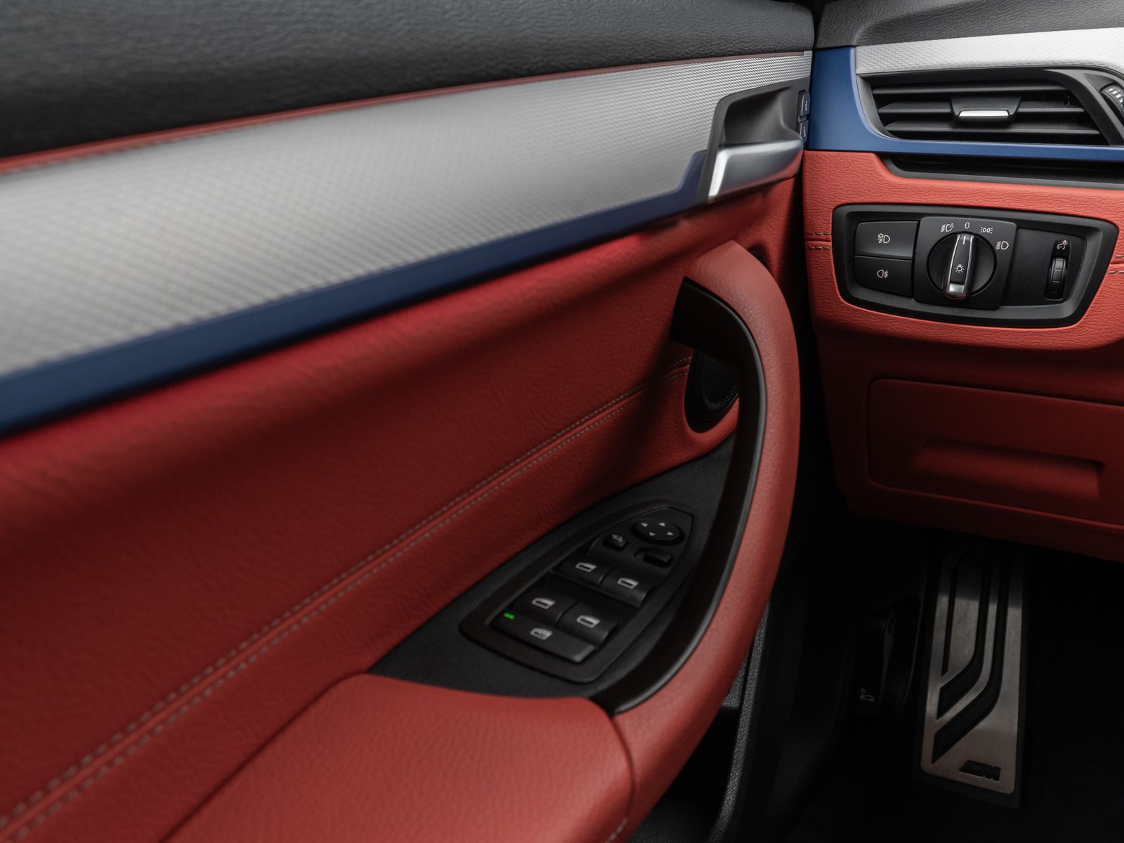 Fahrzeugabbildung BMW X2 sD18d M Sport Kamera HUD DAB HiFi Komfort 19"