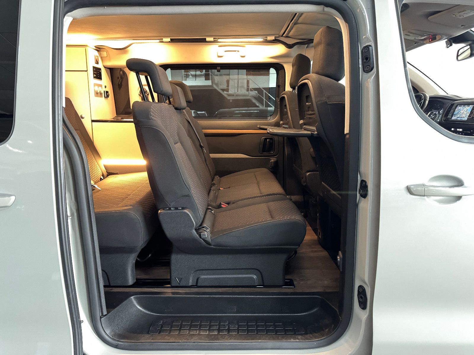 Fahrzeugabbildung Toyota DETHLEFFS CROSSCAMP FLEX 7-SITZER AUFSTELLDACH