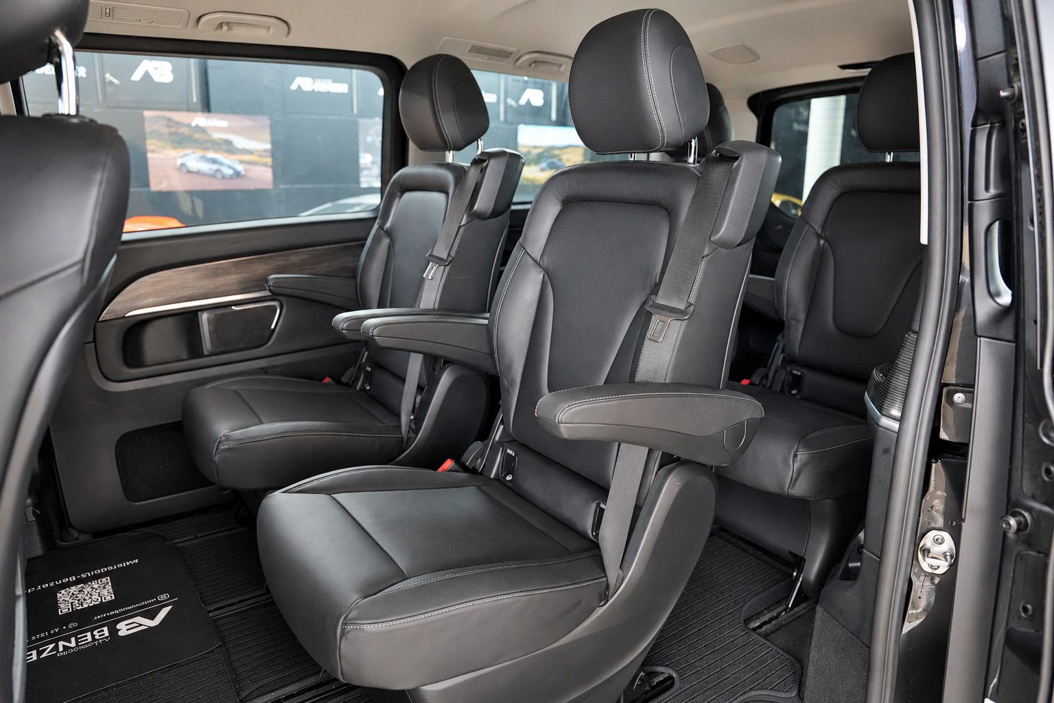 Fahrzeugabbildung Mercedes-Benz V 300d lang *Burmester*360°KAM*6-Sitz*SHZ*Navi