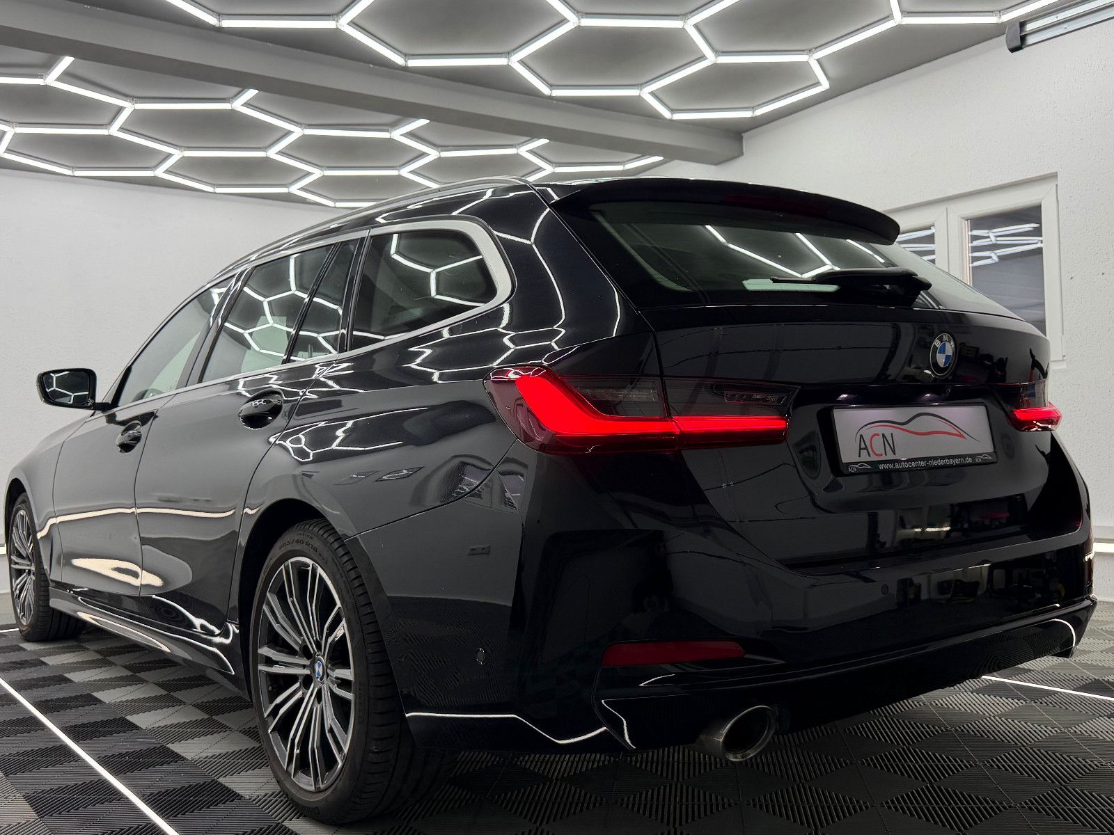 Fahrzeugabbildung BMW 330 d xDrive Touring/LED/CURVED/HuD/AHK/FACELIFT