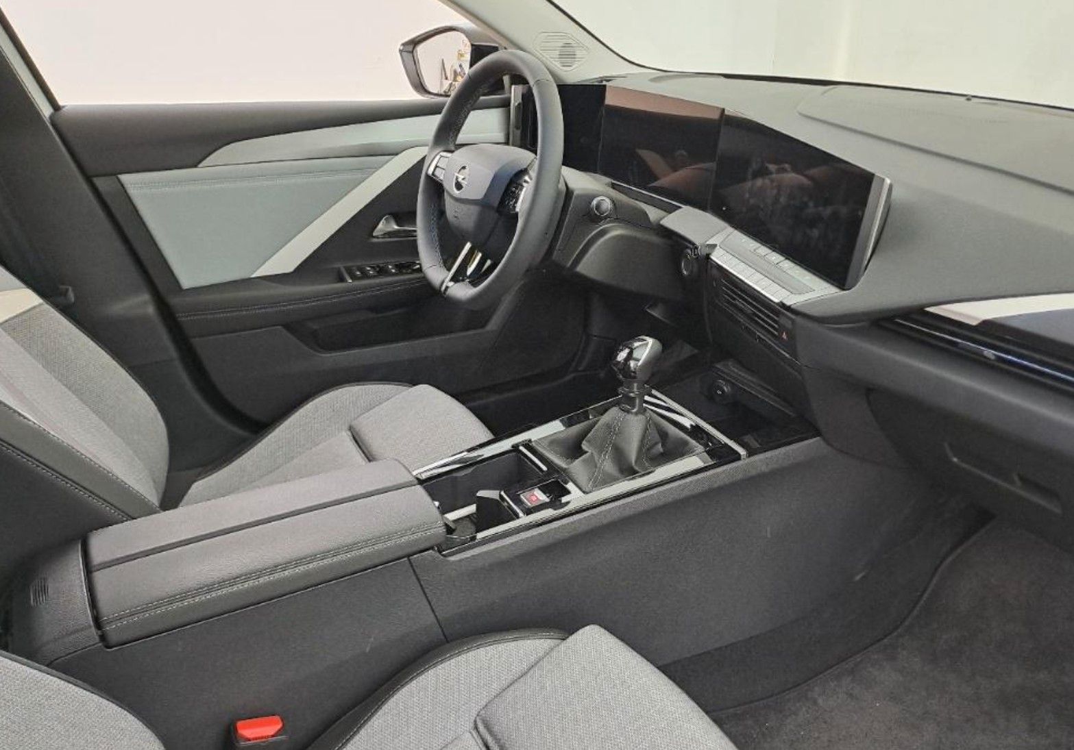 Fahrzeugabbildung Opel Astra L ST 1.2T ELEGANCE NAVI/LED/KAMAERA/SPORT