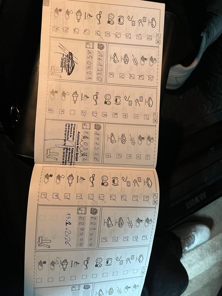 BMW 318 2012 — photo 7
