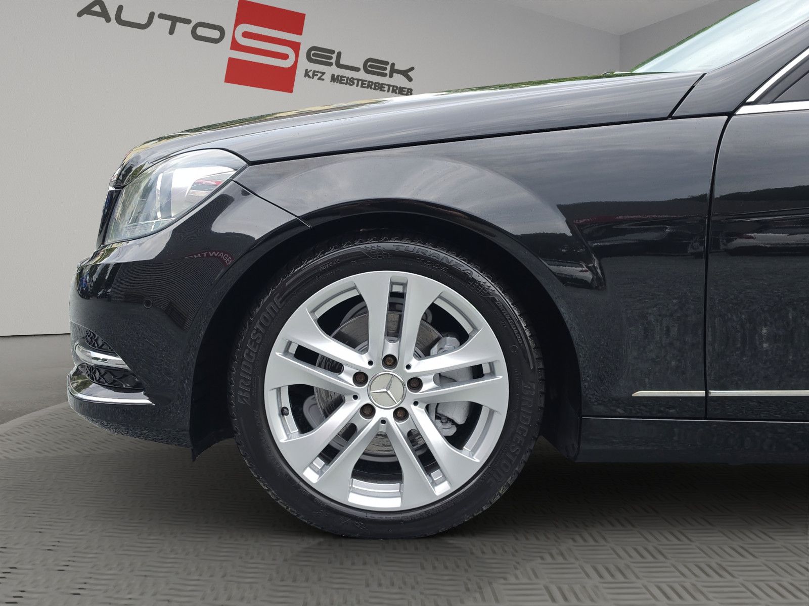 Fahrzeugabbildung Mercedes-Benz C 200 CGI BlueEfficiency AVANTGARDE/AUTOMATIK