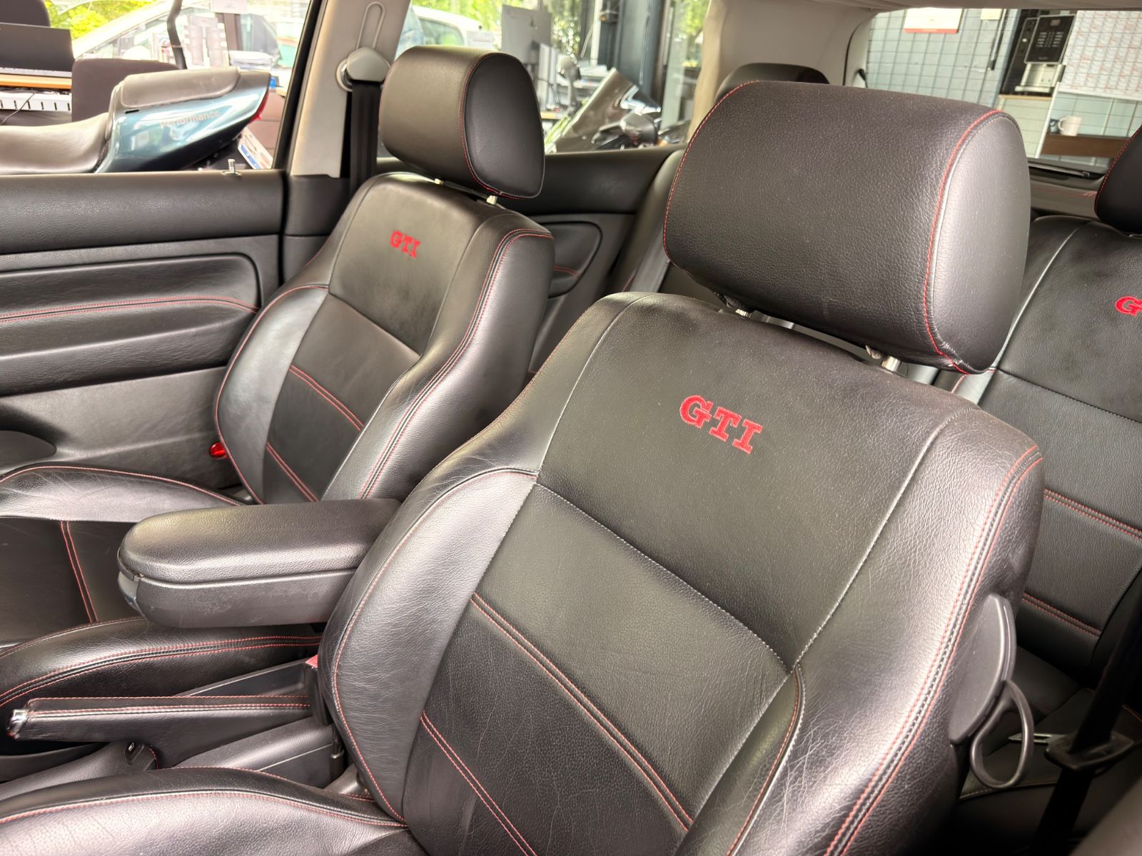 Golf 1.8T GTI *Leder*Navi*R32-Heck*Gewindefahr.*