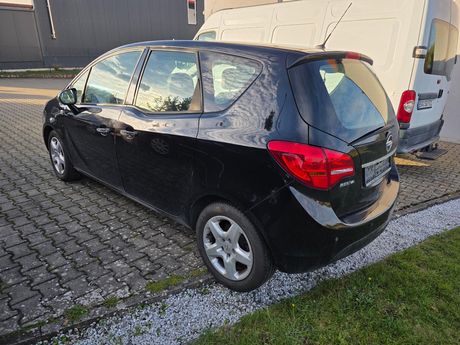 Opel Meriva 2011 — engine 1.686 cm³, 131 HP (96kW)
