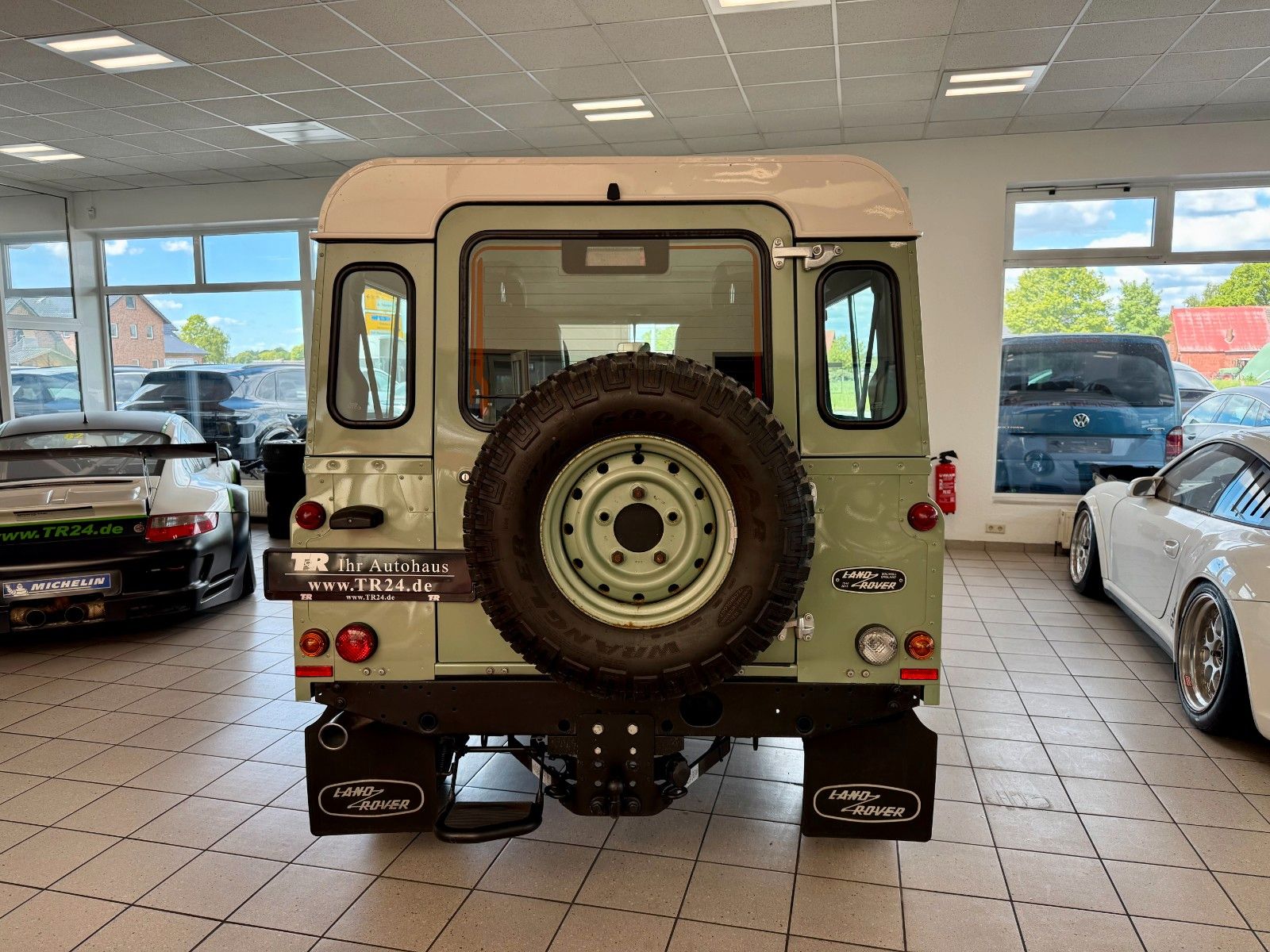 Fahrzeugabbildung Land Rover Defender 110 Heritage Station Wagon 7-Sitzer/AHK