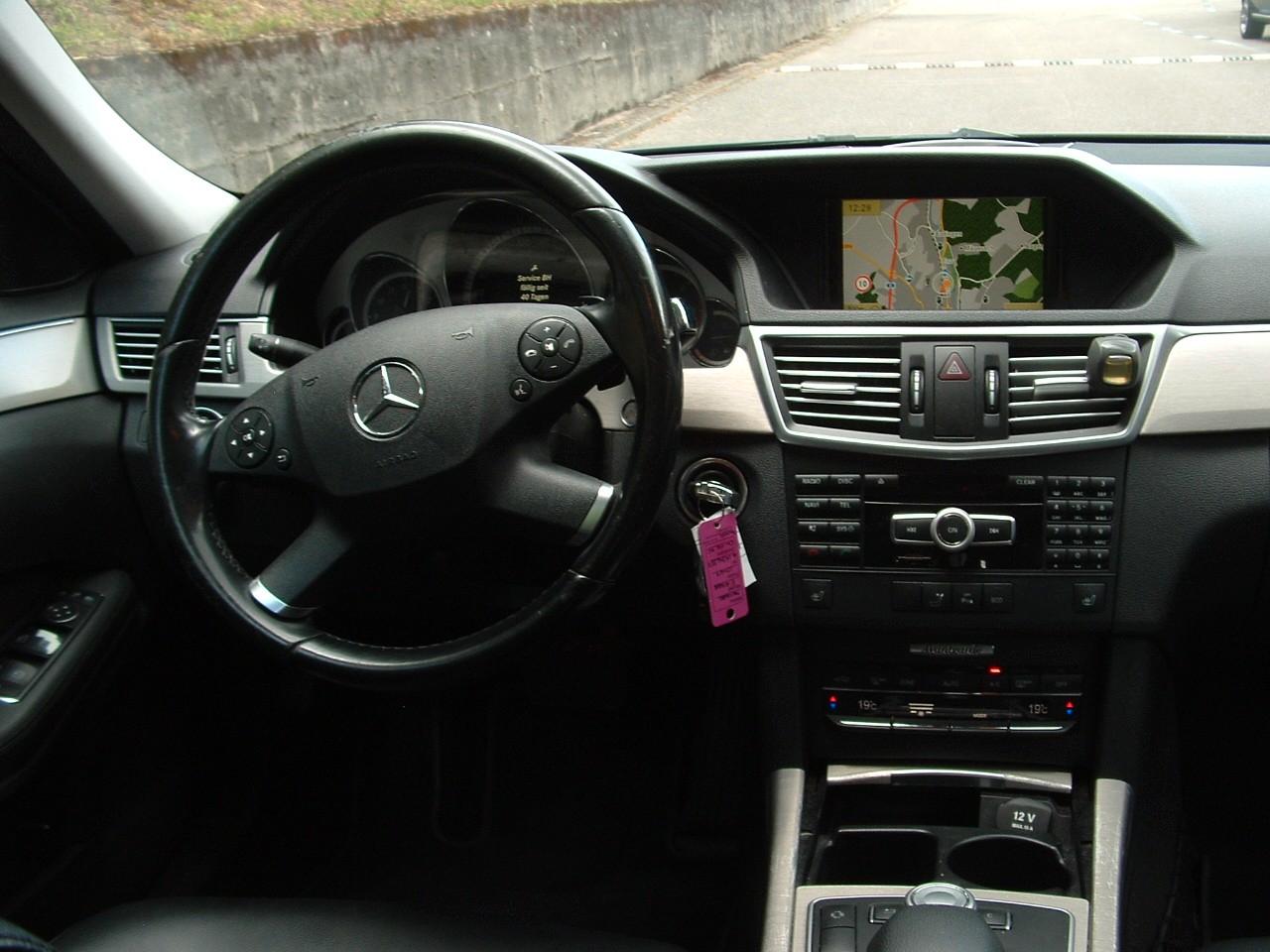 Mercedes-Benz E220 2011 — photo 9