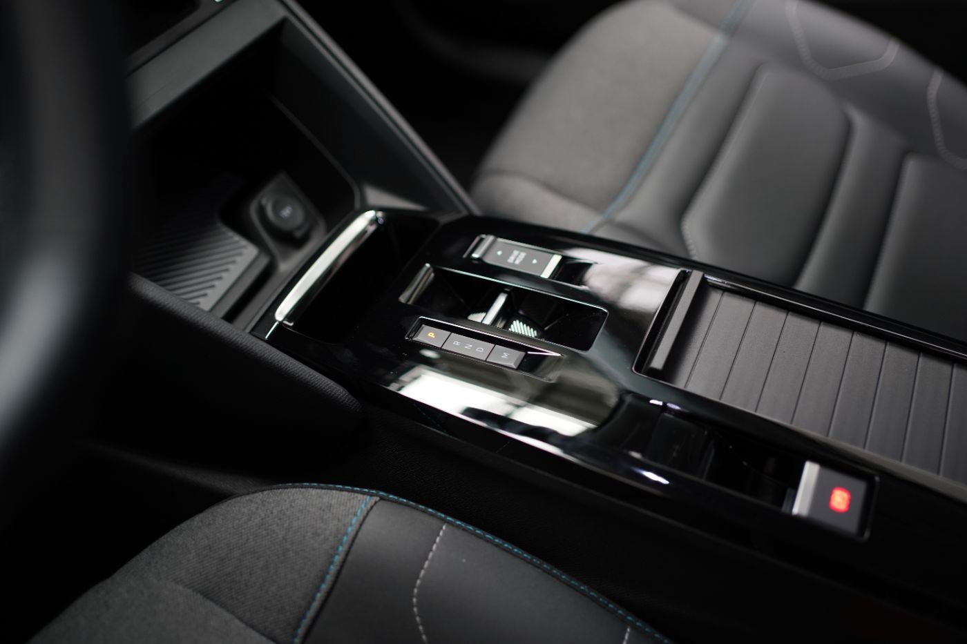 Fahrzeugabbildung Citroën C4 PureTech 130 EAT8 Max Automatik Sitzheizung