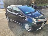 Toyota Aygo (X) 1,0-l-VVT-i x-play touch x-play touch - Toyota Aygo (X) in Solingen