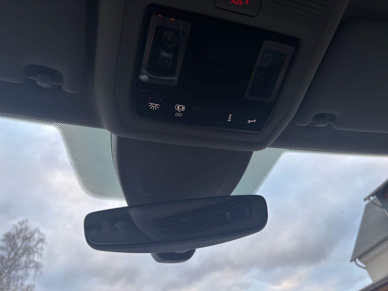 Fahrzeugabbildung Volkswagen Golf VIII TSI Move Climatronic AID PDC SH LM