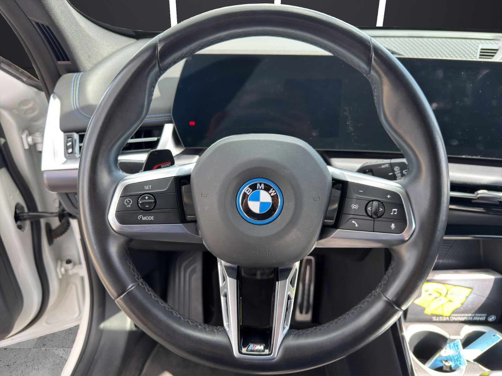 Fahrzeugabbildung BMW iX1 30 xDrive M Sport/Apple/Massage/Performance/