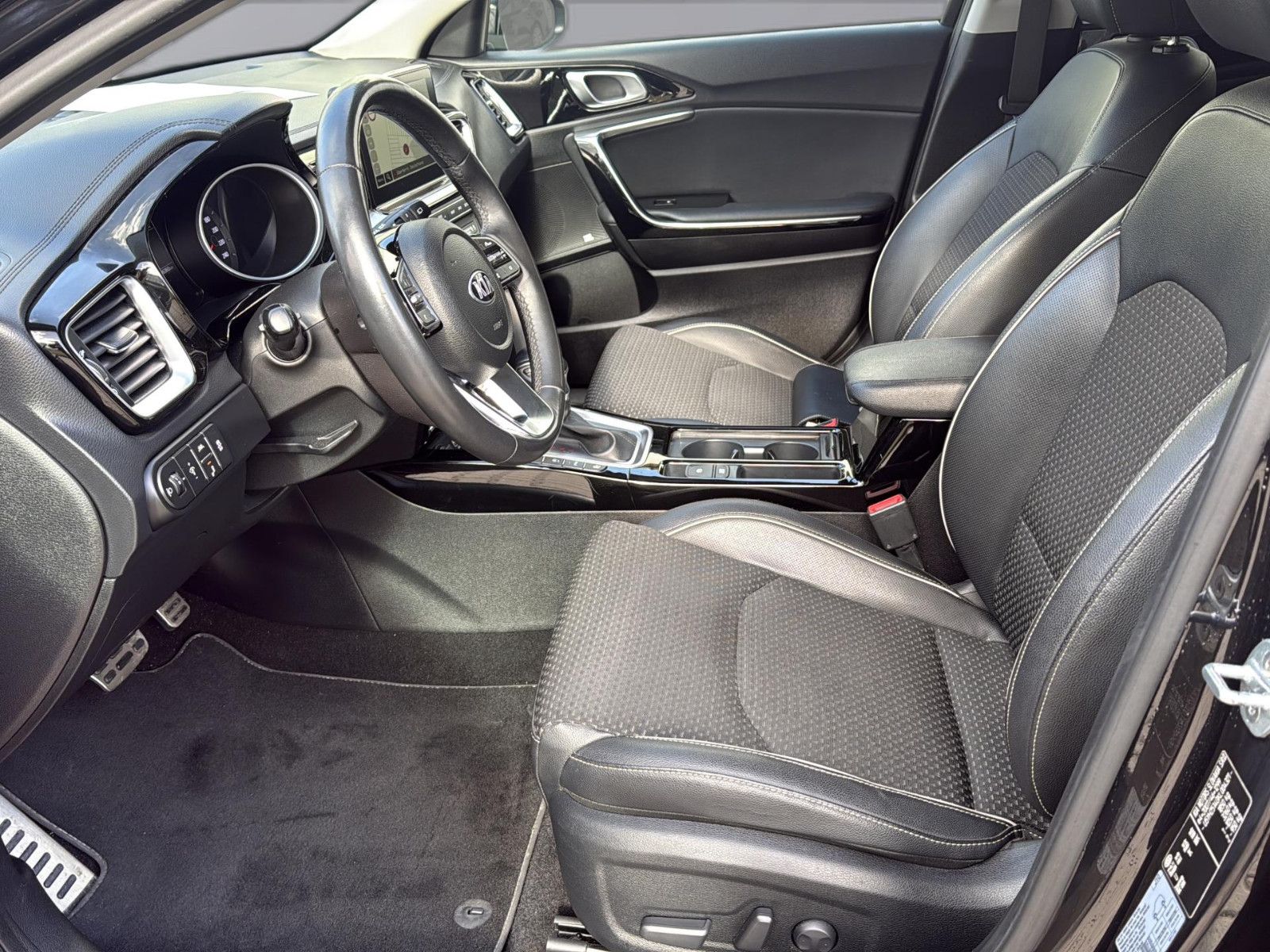 Fahrzeugabbildung Kia cee'd / Ceed 1.4 TGDi/ unfallfrei/AHK