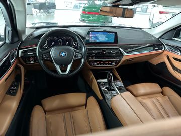 Fahrzeugabbildung BMW 530d xD Luxury Line ACC HUD Kamera Panorama DAB