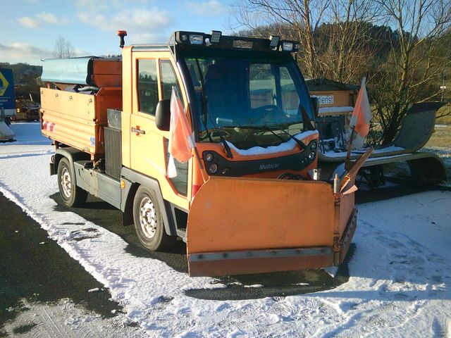 M31 H 4x4 Winterdienst mit Schneepflug+ Streuer