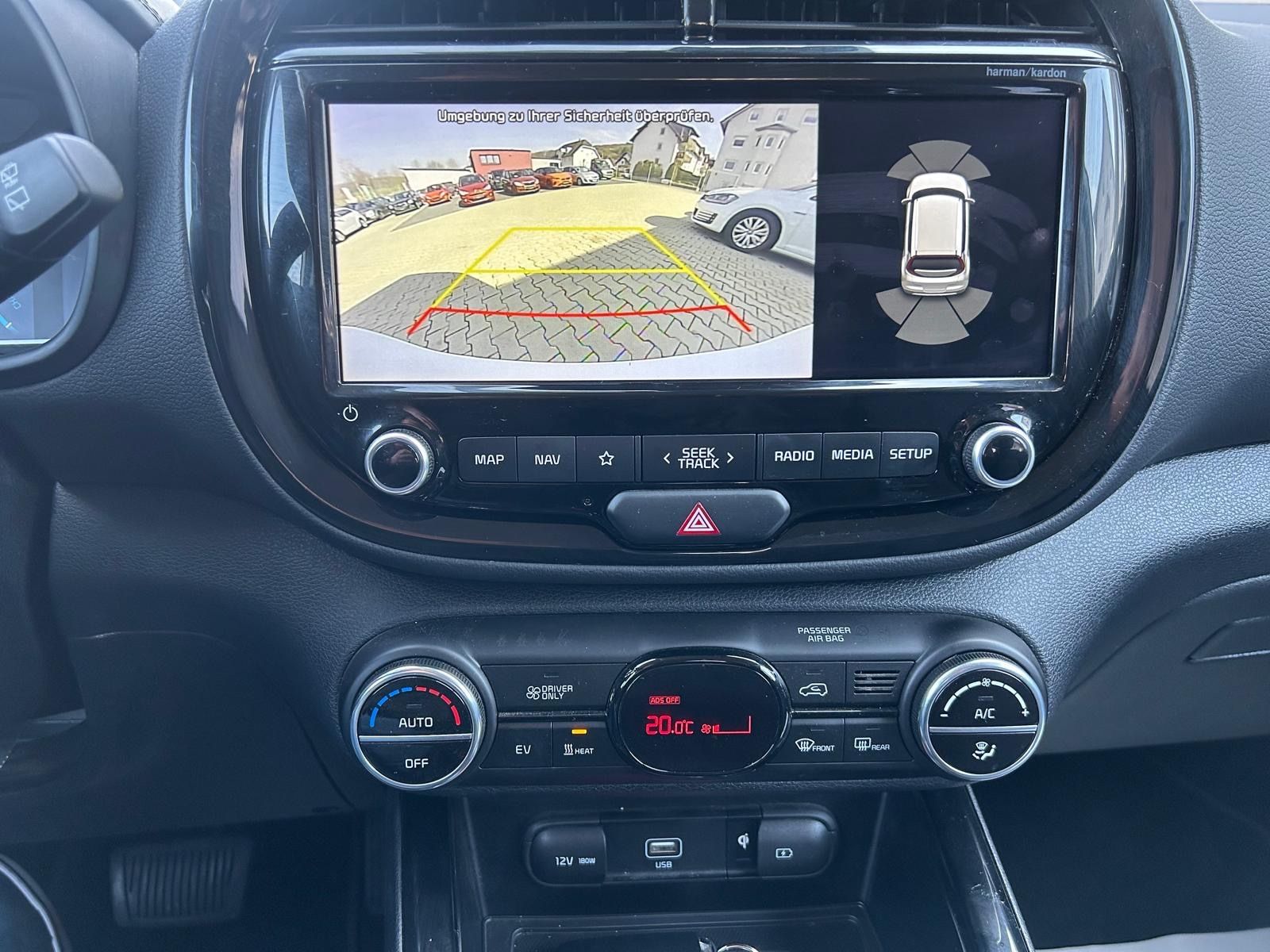 Fahrzeugabbildung Kia e-Soul°64 kWh°CCS°3 Phasen°1.Hand°Kamera°HeadUp°