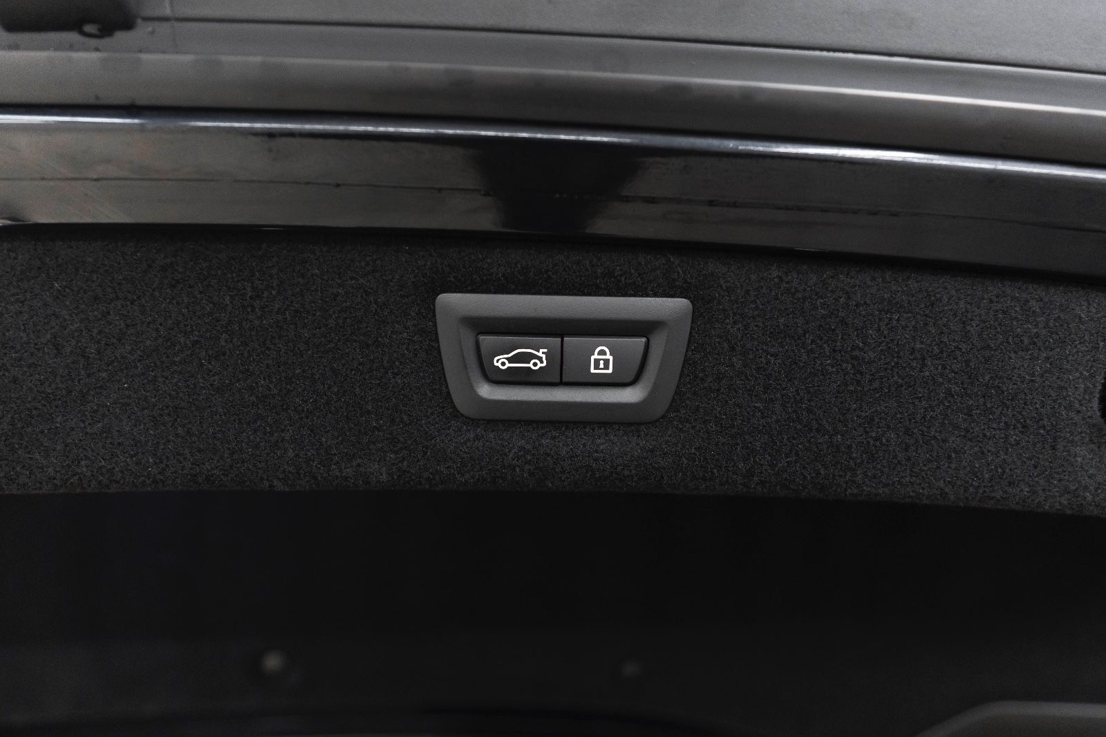 Fahrzeugabbildung BMW M850i xDrive Coupe HUD H&K 360° LASER INDIVIDUAL