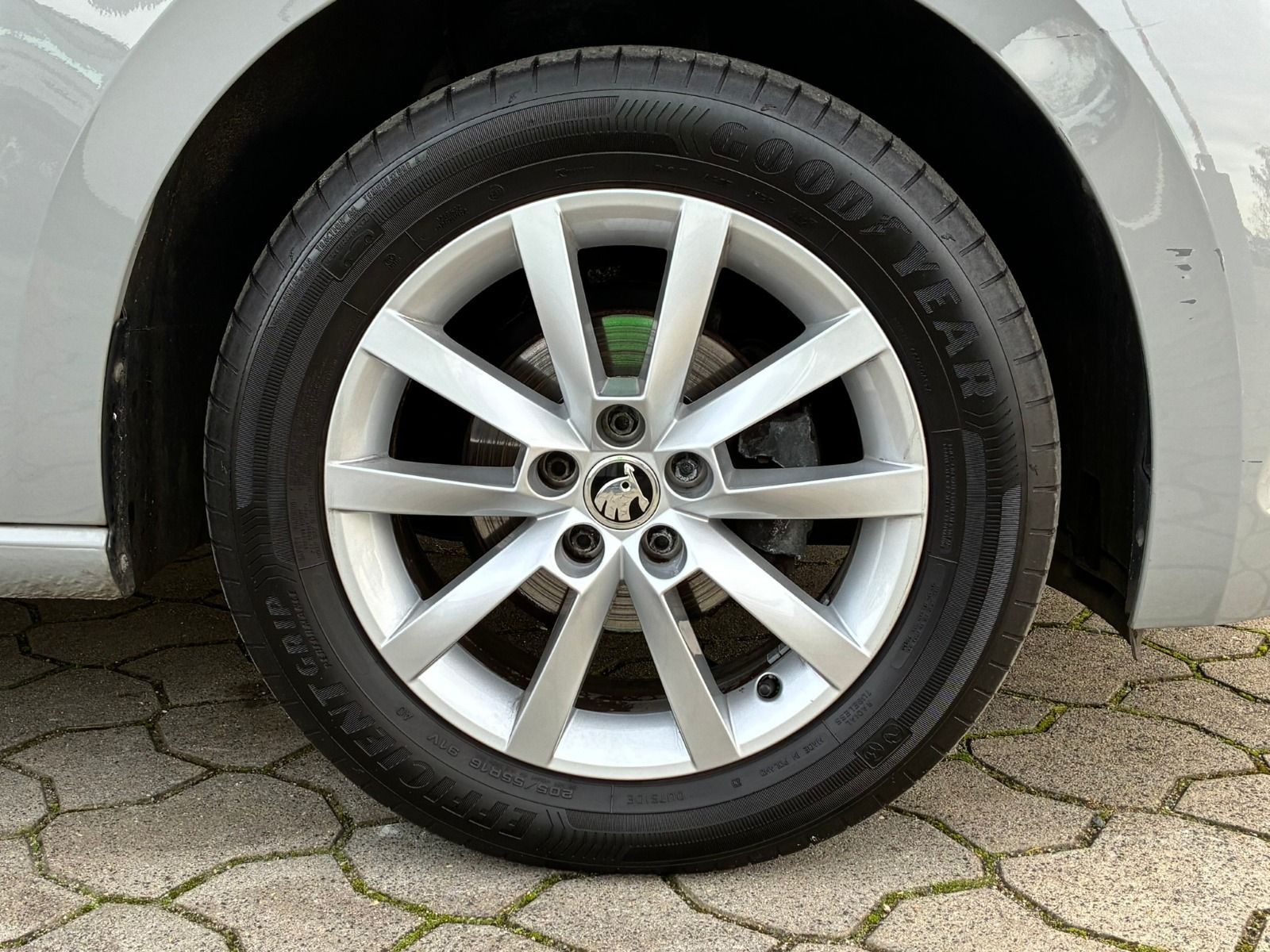 Fahrzeugabbildung SKODA Scala 95PS 5-Gang*LED*SHZ*PDC*SmartLink