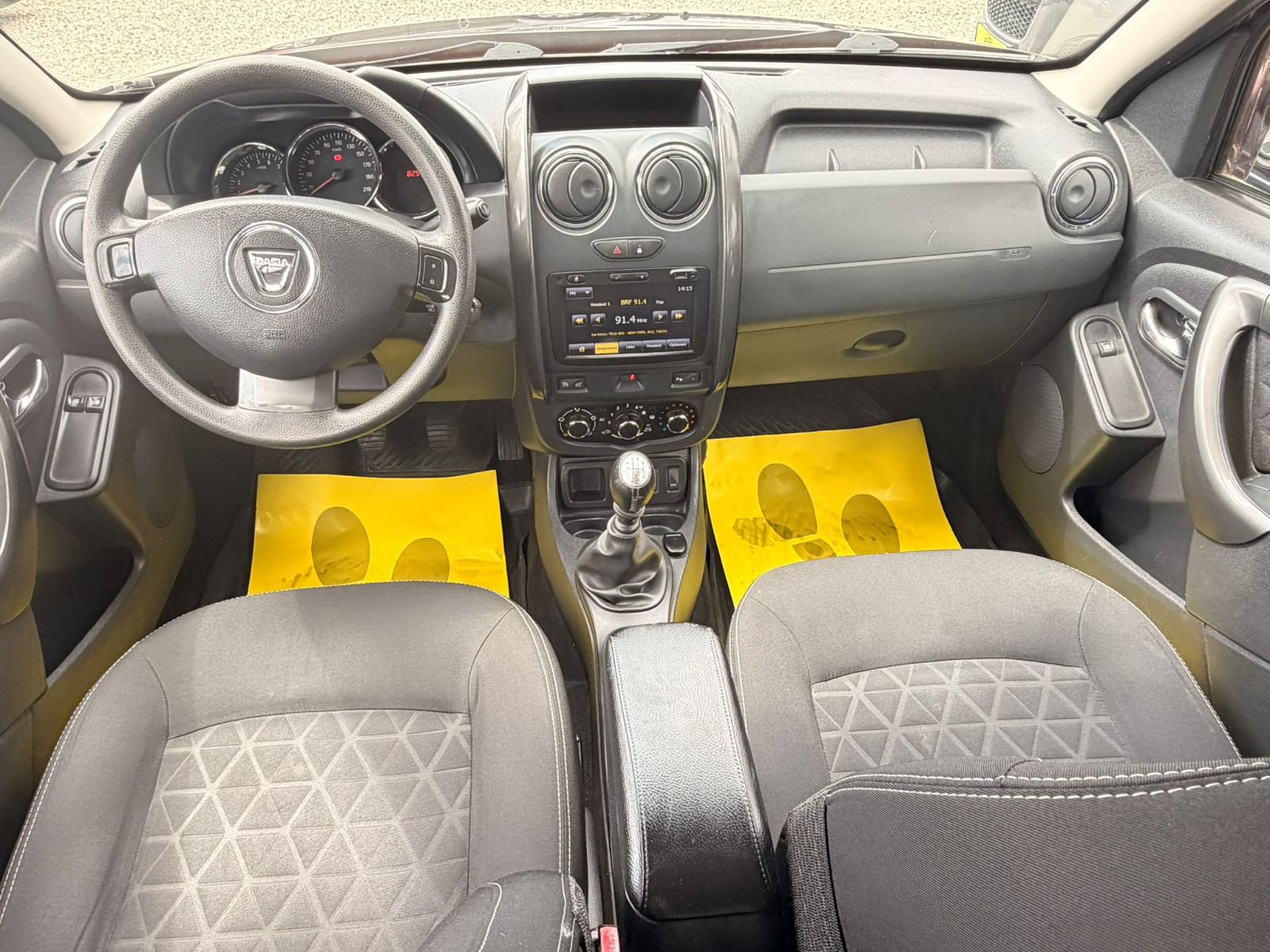 Dacia Duster I Laureate 4x2 *PDC*Klima*MFL* TÜV Neu