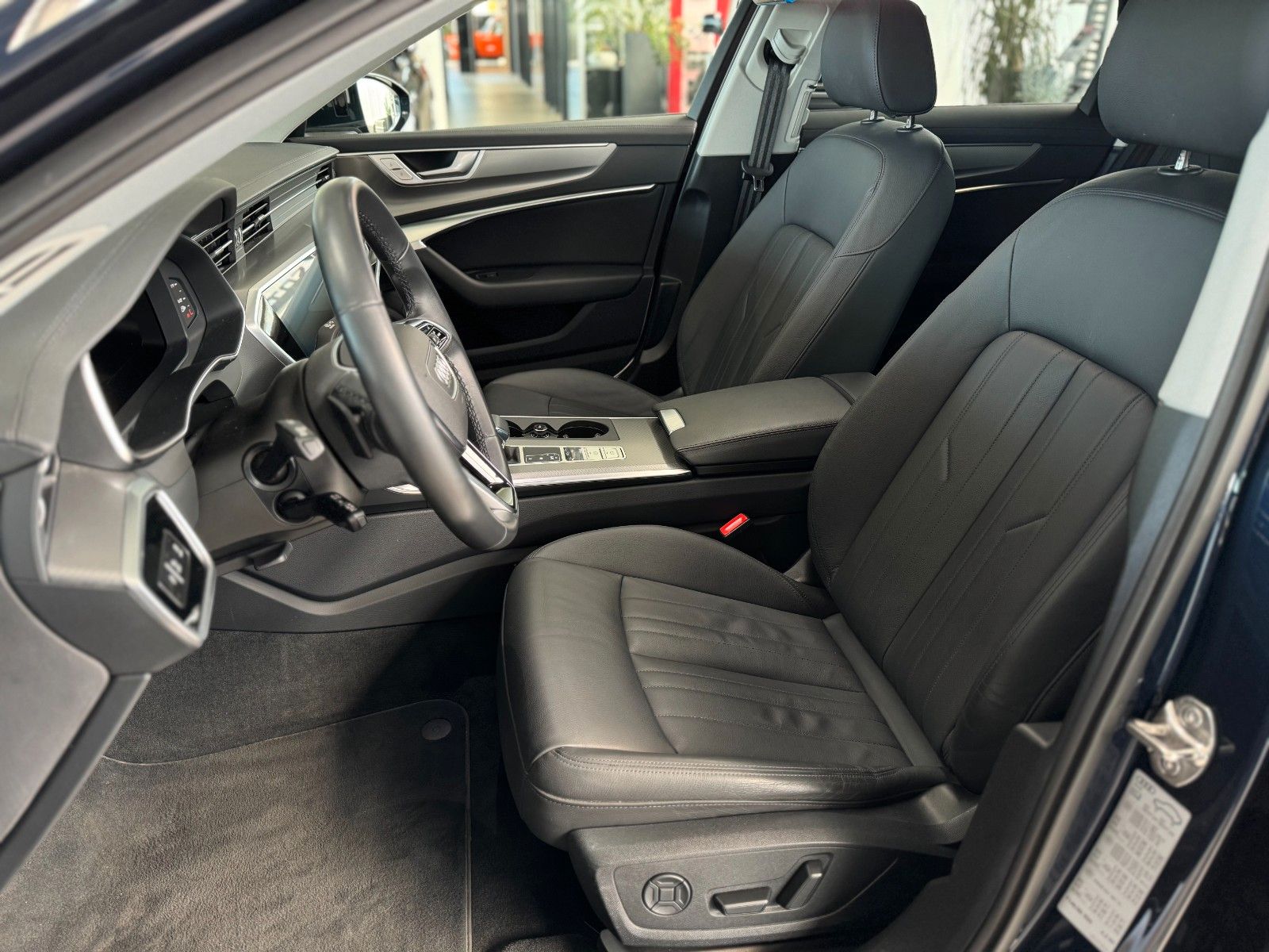 Fahrzeugabbildung Audi A6 Avant 45 TFSI design Business+Assistenz-Paket