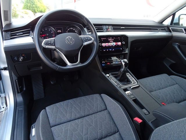 Passat Variant 1.5 TSI Business - LED / Navi