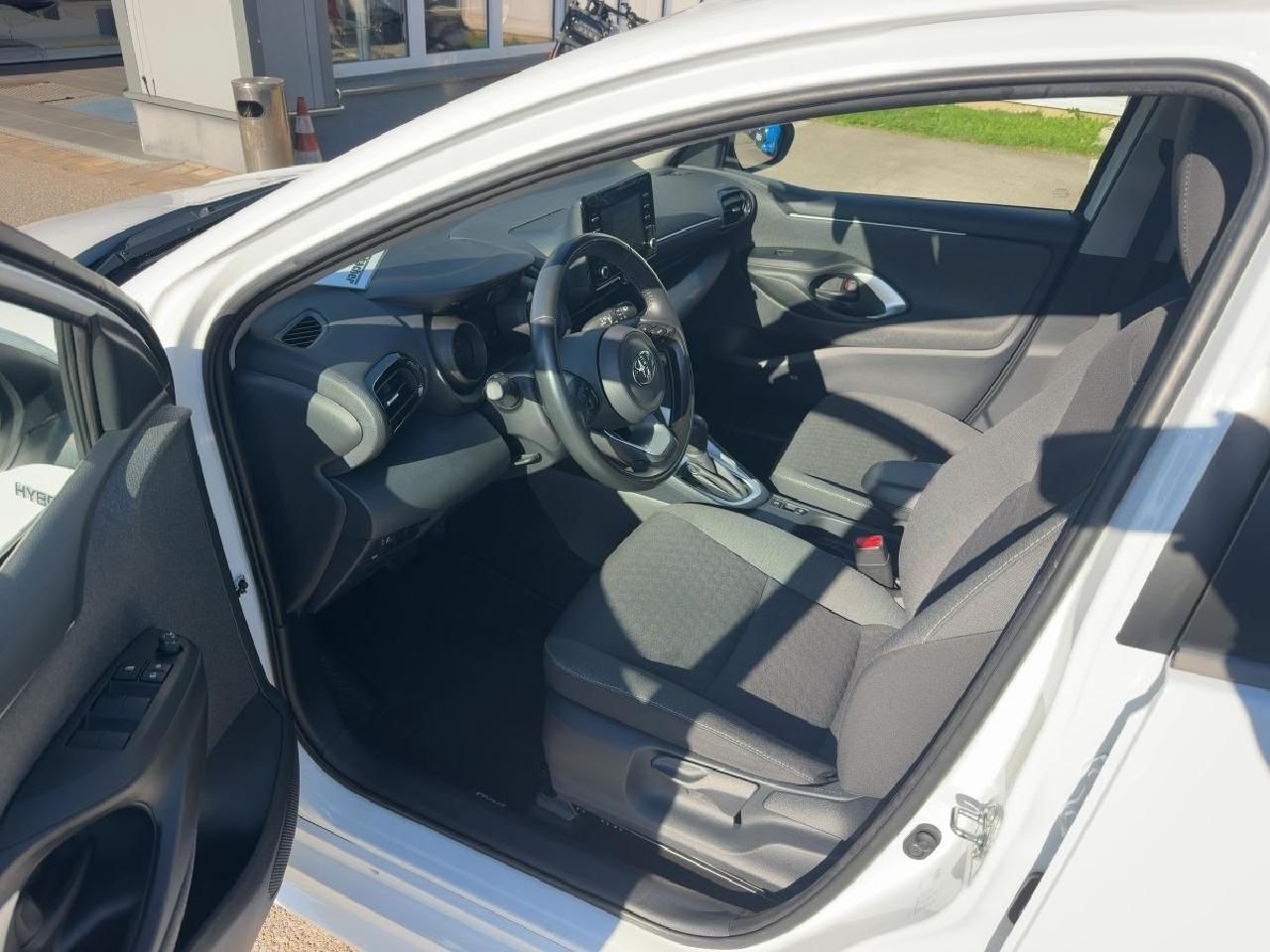 Fahrzeugabbildung Toyota Yaris 1,5 Hybrid Club *AHK+SHZ+Comfortpaket