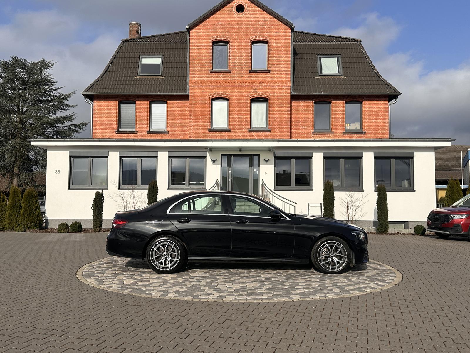 Mercedes-Benz E 400 AMG 4MATIC AIRMATIC LED 360° PANO FACELIFT