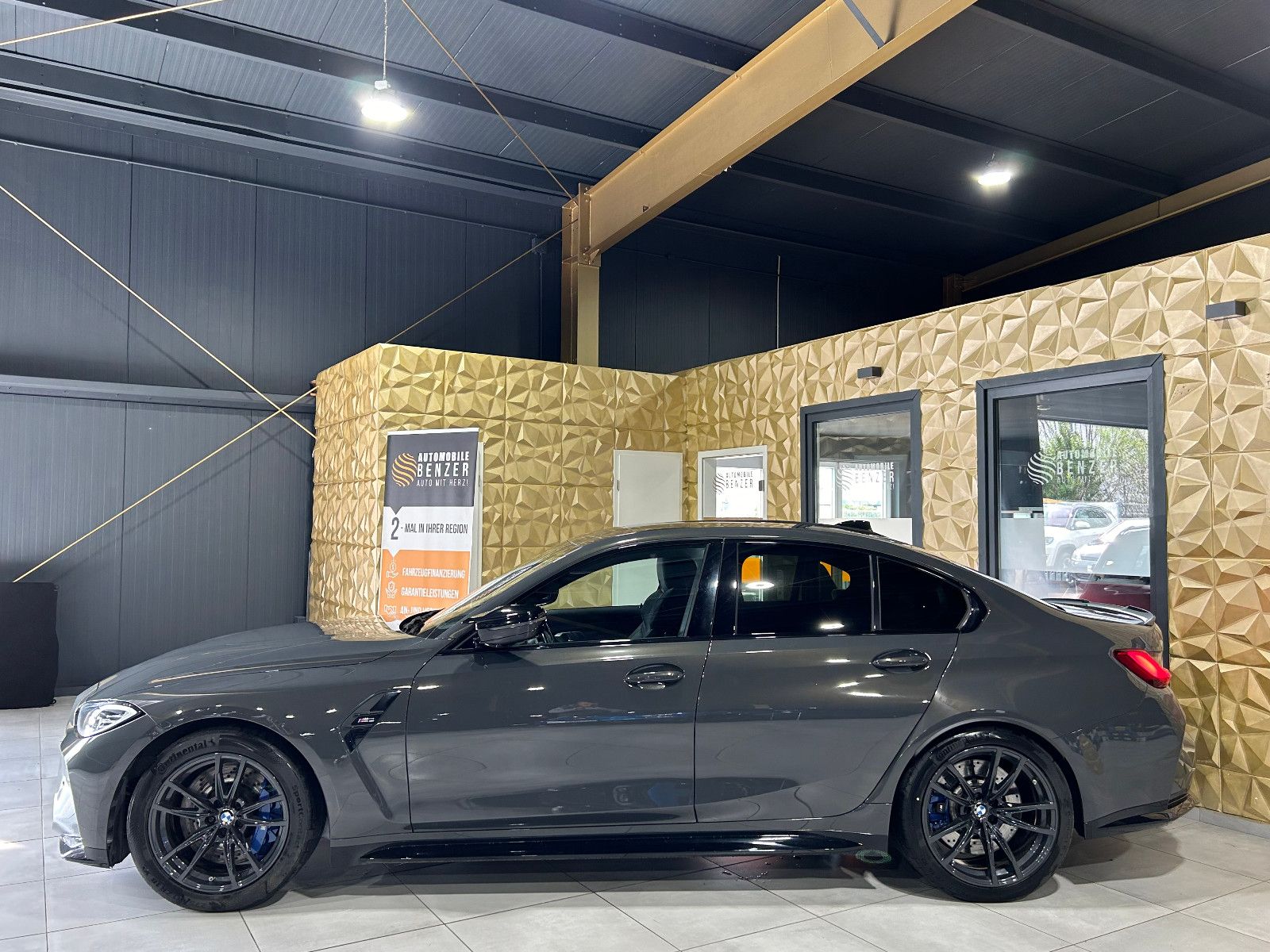 Fahrzeugabbildung BMW M3 M-SPORT CARBON/SCHALTER/HEAD-UP/LIVE-COCKPIT/