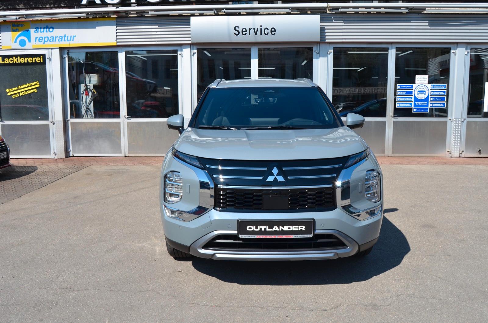 Mitsubishi Outlander 2.4 PHEV Select AT 4WD LED ele. Heck.