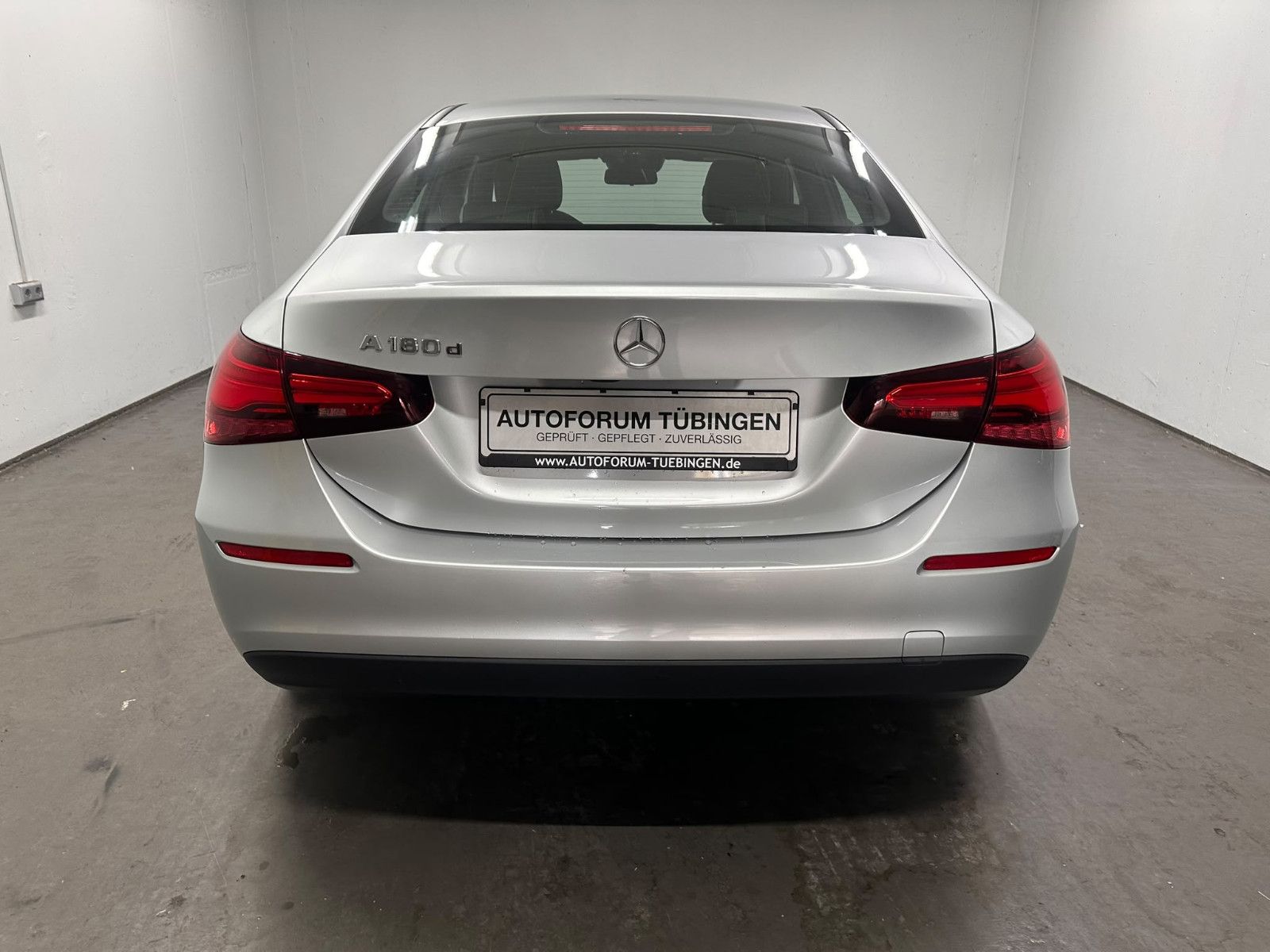 Fahrzeugabbildung Mercedes-Benz A 180 d DCT *LIMOUSINE *KLIMA*NAVI*CARPLAY*