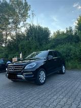 Mercedes-Benz ML 350 BlueTEC 4MATIC - - Mercedes-Benz ML 350 mit Diesel-Antrieb: Schwarz