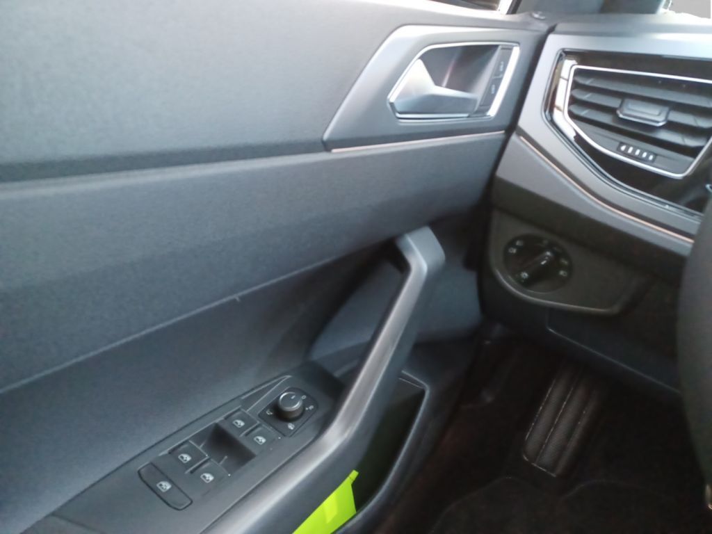 Fahrzeugabbildung Volkswagen Taigo 1.0 TSI DSG R-Line Black Style Navi, AHZV