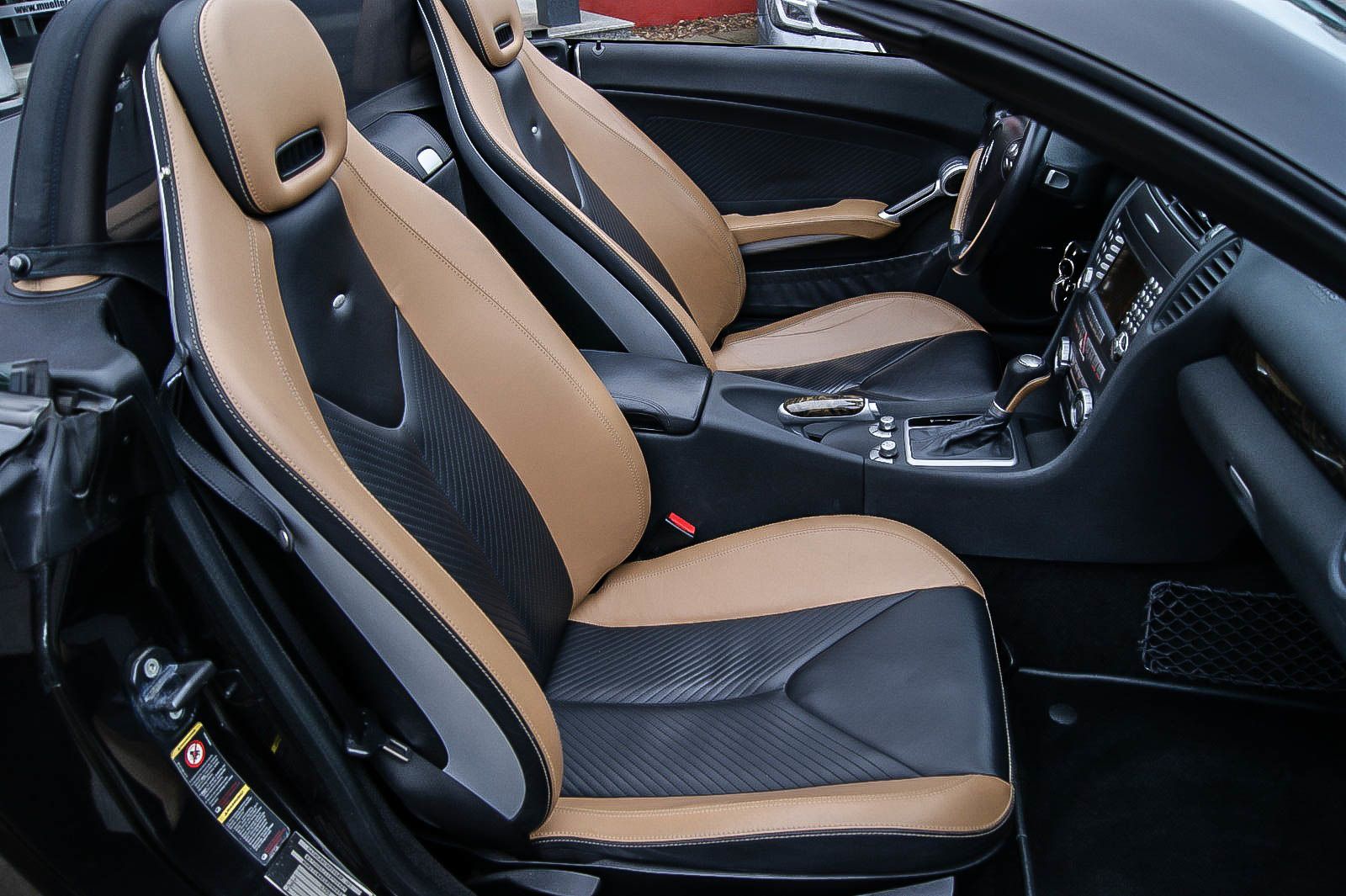 Fahrzeugabbildung Mercedes-Benz SLK 200 K Aut. DESIGNO LEDER XENON NAVI AIRSCARF