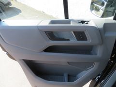 VW Crafter 55 2.0 TDI Kasten MR HD RWD Navi Ahk Rfk VW Crafter 55 2.0 TDI Kasten MR HD RWD Navi Ahk Rfk