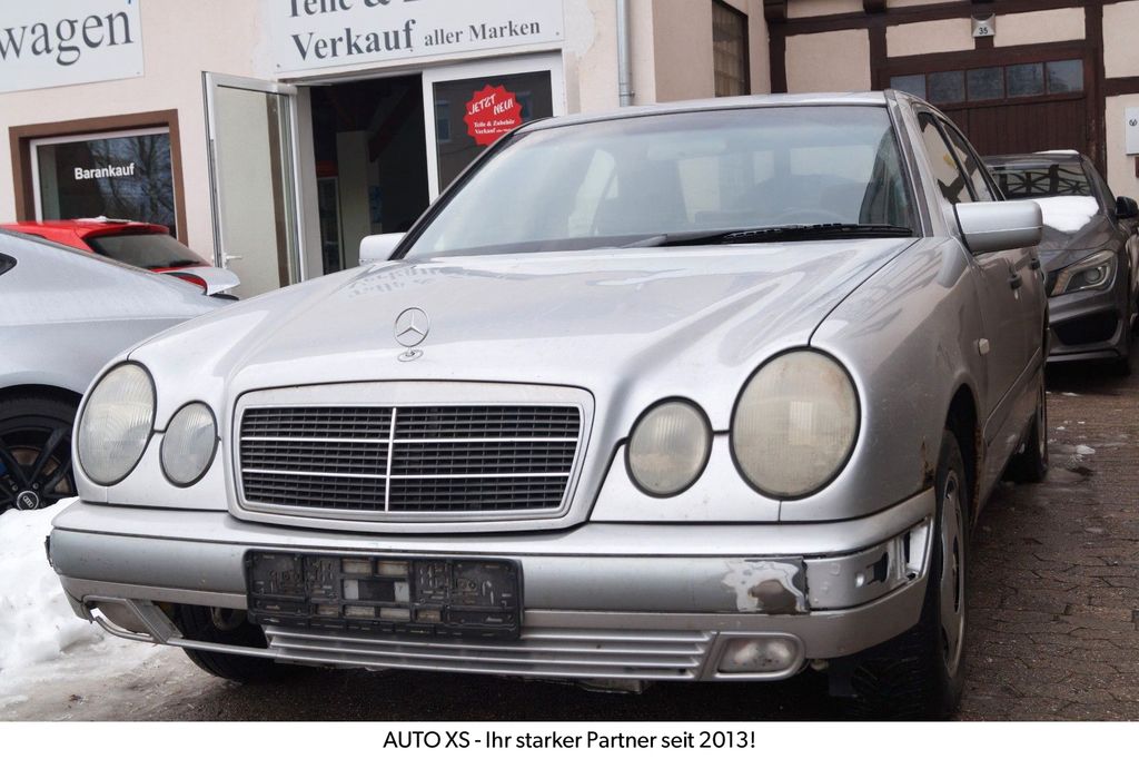 Mercedes-Benz E 240