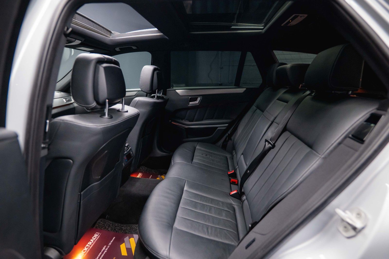 Fahrzeugabbildung Mercedes-Benz E 500 V8 CGI AMG Sport *Airmatic*Pano*ACC*H&K*