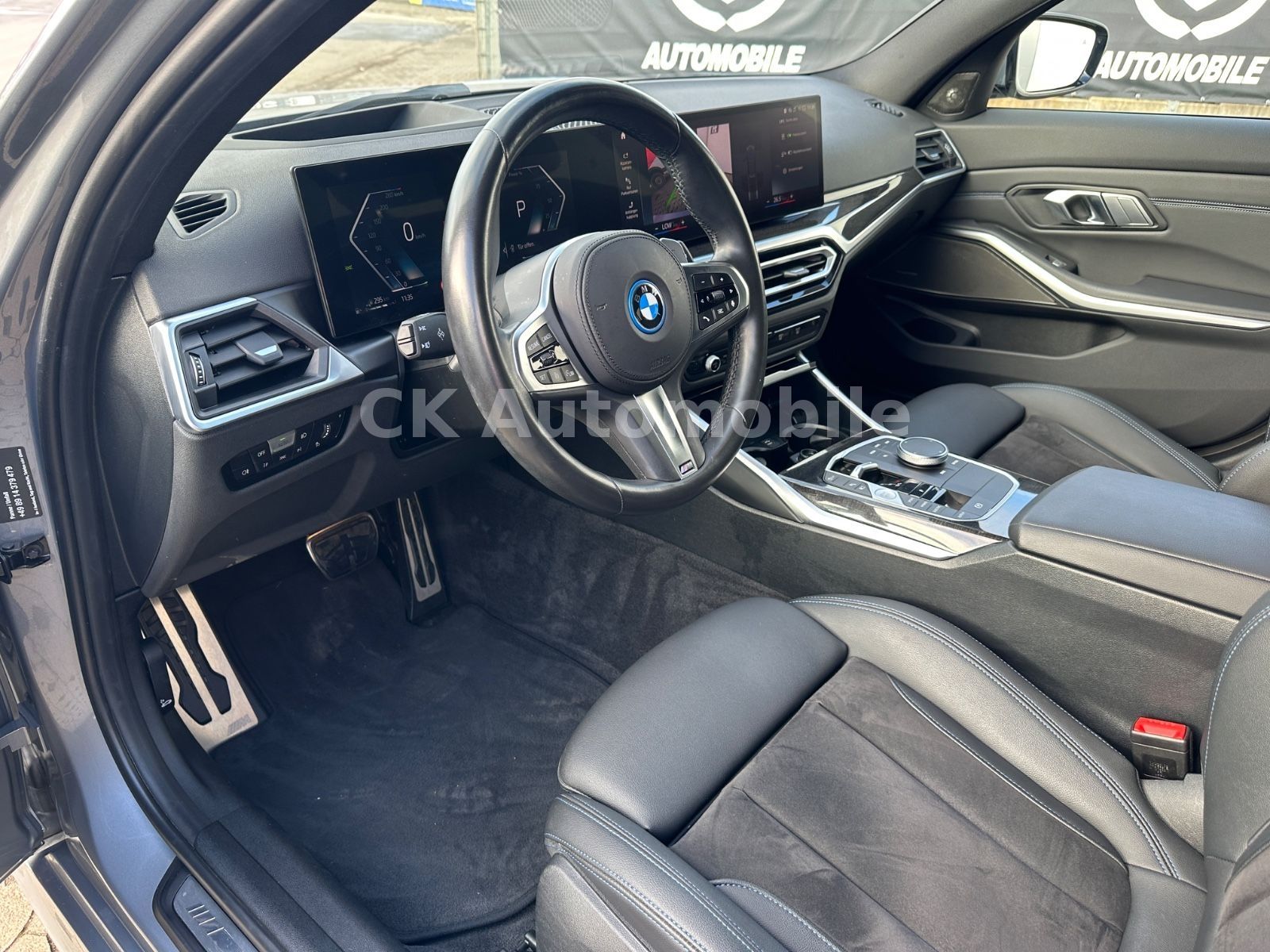 Fahrzeugabbildung BMW 330e Touring M-Sport/Navi/Head-Up/LED/Kam/AHK