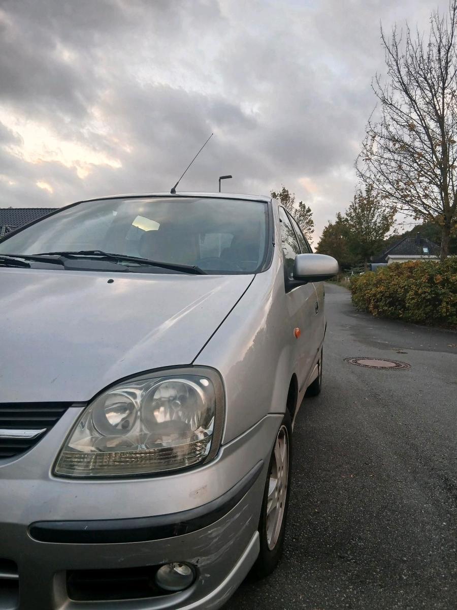 Nissan Almera Tino