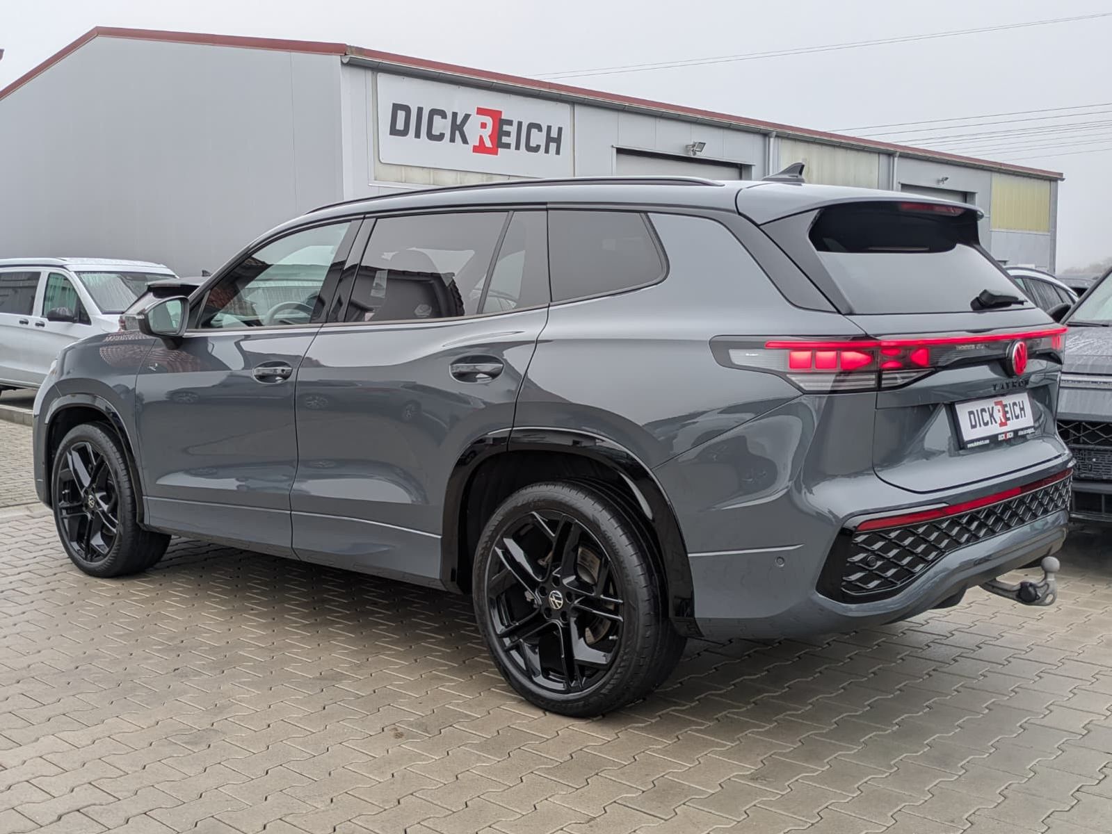 Fahrzeugabbildung Volkswagen Tayron 2.0 TDI 4M R-Line BLACK*7Si*MATRIX*PANO