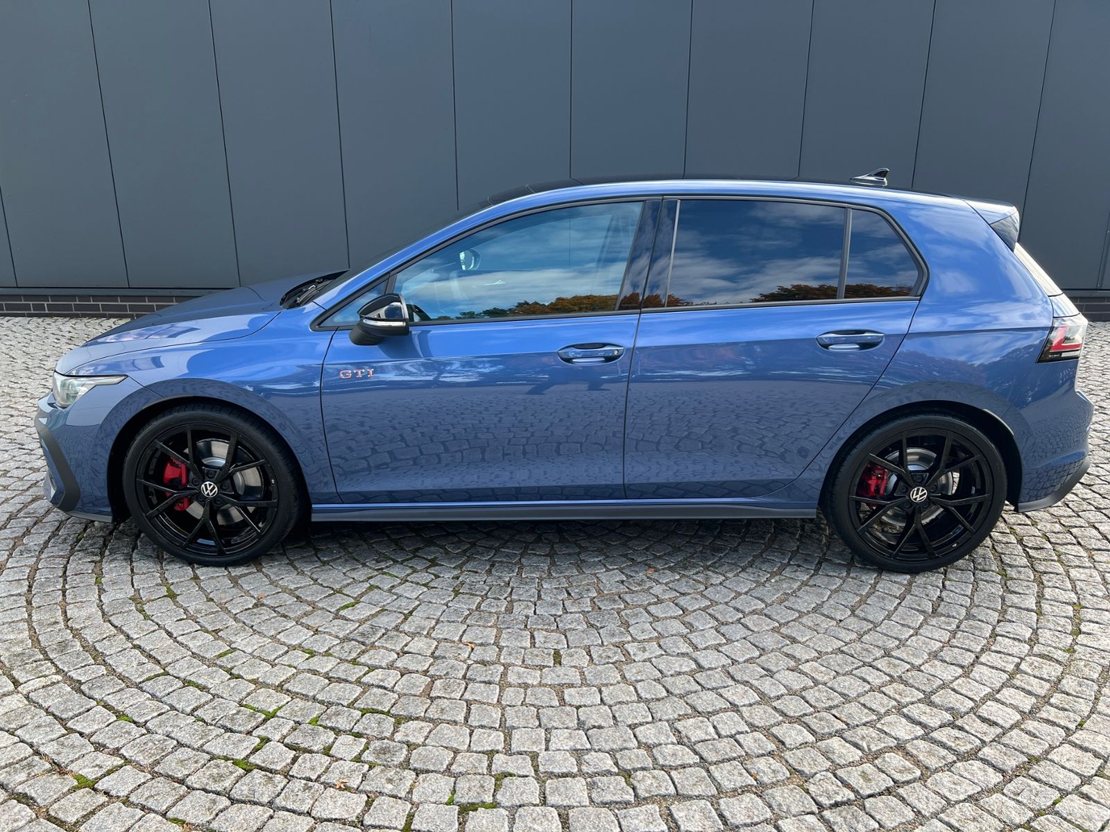 Fahrzeugabbildung Volkswagen Golf VIII GTI 2.0 TSI DSG *AHK, IQ.Light, Black